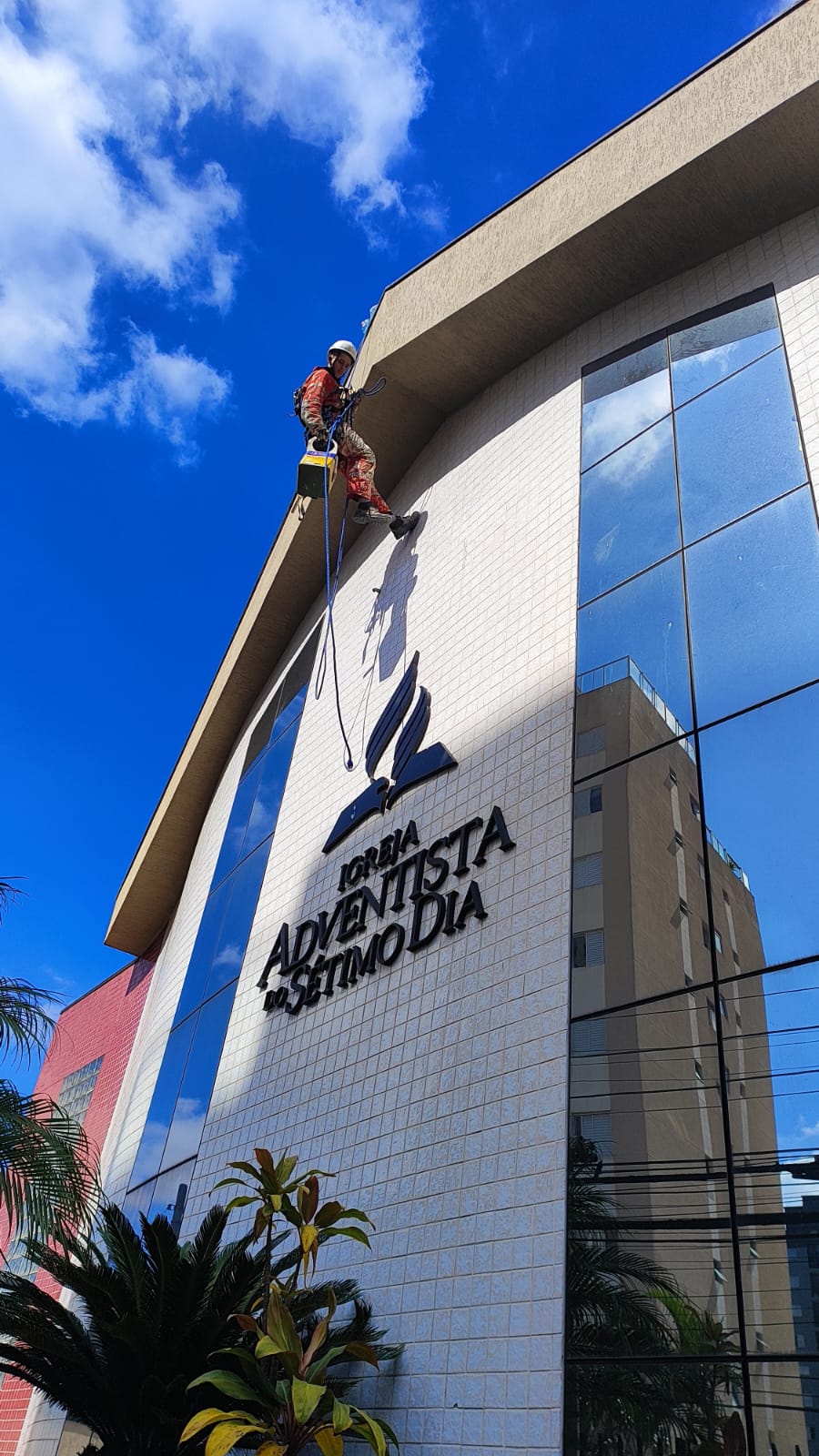 WhatsApp Image 2025-10-19 at 13.36.38 (1)